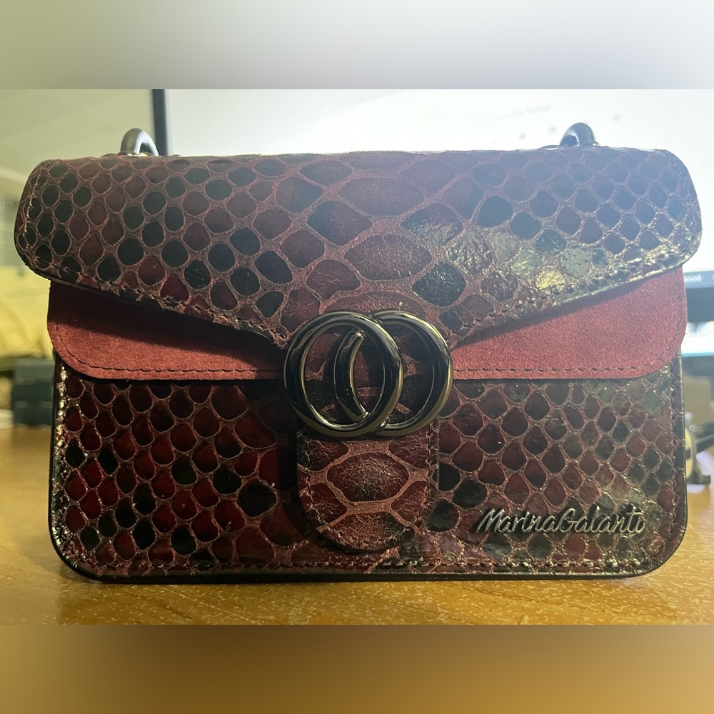 Impeccable condition Made in Italy Marina Galanti leather purse. Used only once